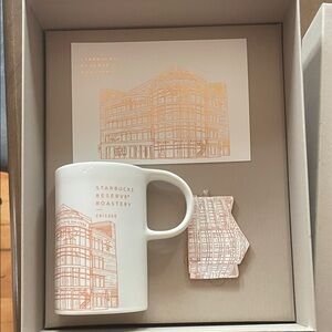 Starbucks Reserve Roastery Chicago Mug Set in White and Gold